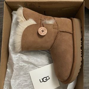 UGG
Kid's Bailey Button